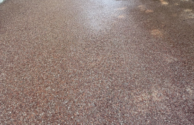 Nettoyage anti-mousse sur macadam