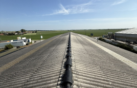 Réparation faîtage sur hangar,  plus traitement anti mousse